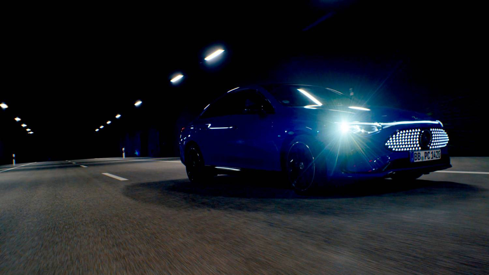 Mercedes: Εγκαίνια για το νέο κέντρο δοκιμών φωτισμού  